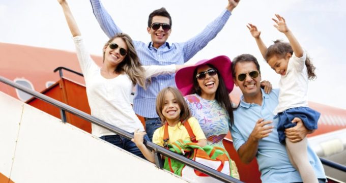 Raising Kids on the Road: How Mompreneurs Can Balance Travel, Remote Work & Parenting